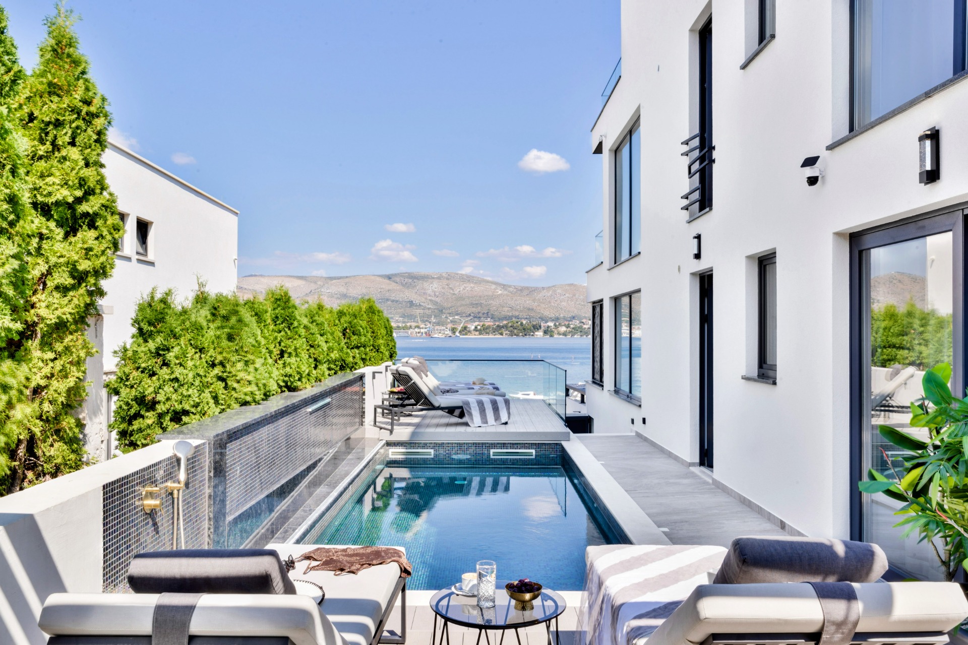 Heated massage private pool just for you